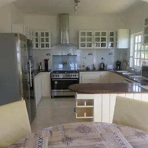 Ferienhaus Tropical Garden Self Catering, Victoria